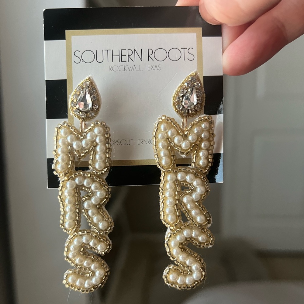 Rose beaded earrings and Mrs. pearl earrings sold has a bundle